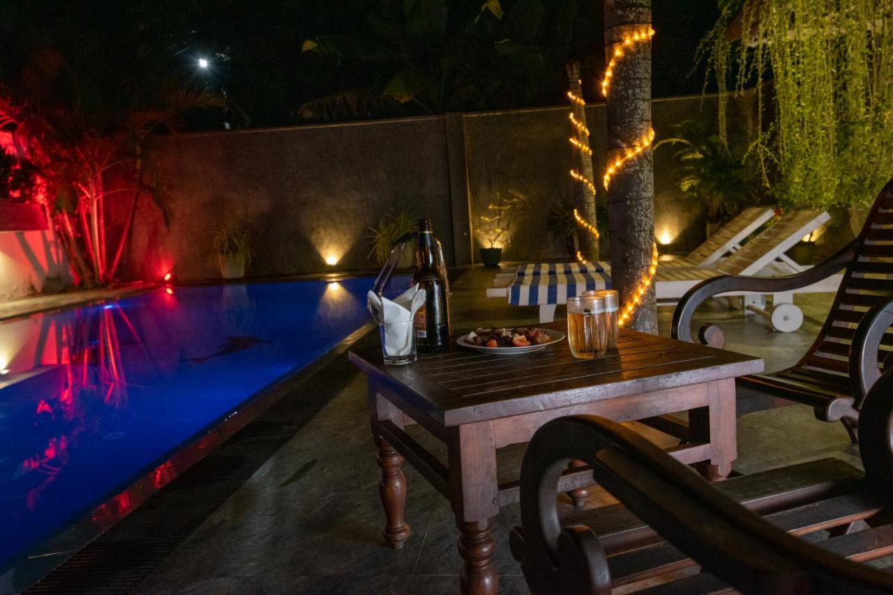 Avon Villa Hikkaduwa Buitenkant foto
