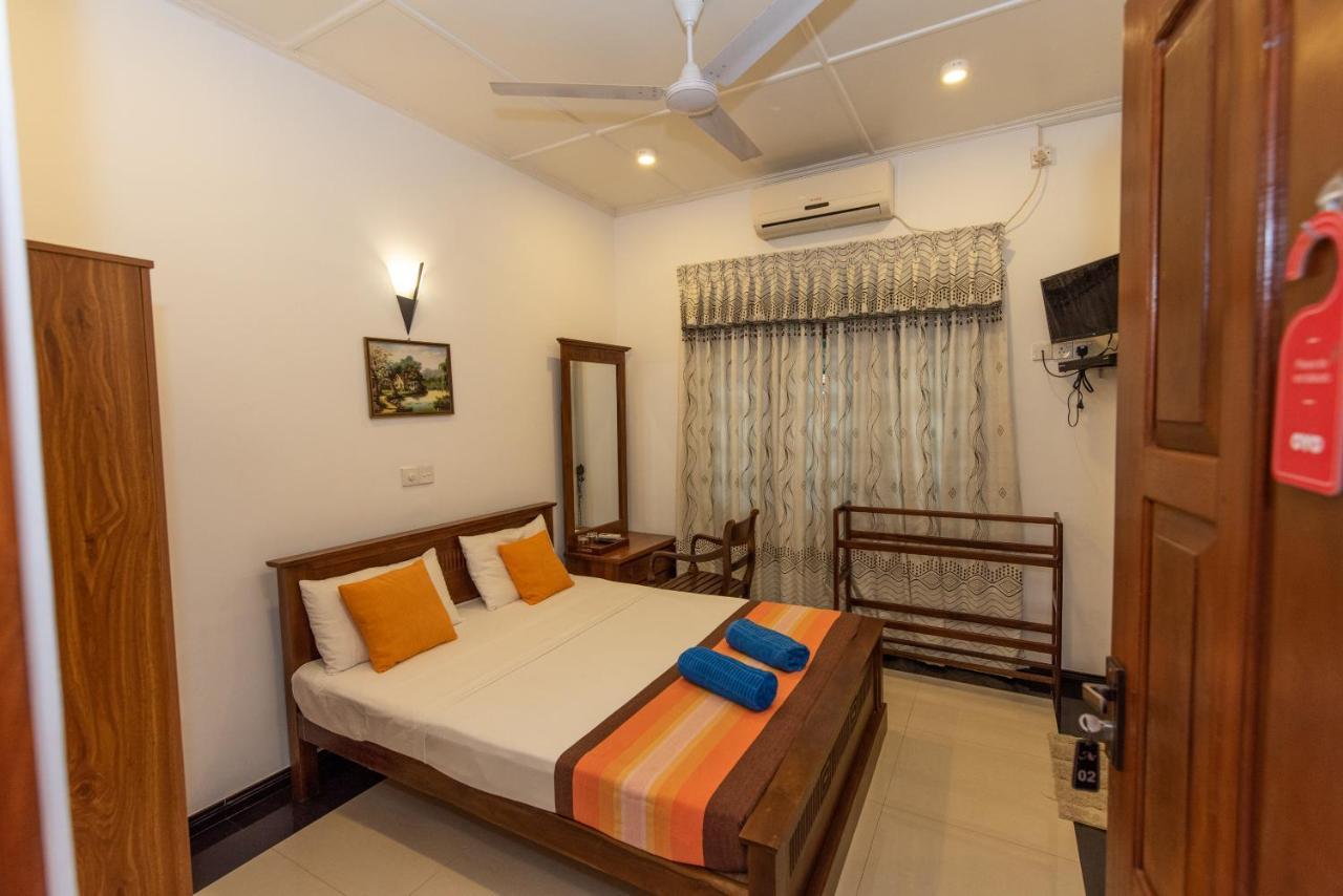 Avon Villa Hikkaduwa Buitenkant foto