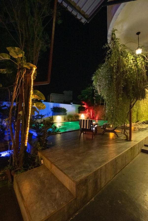 Avon Villa Hikkaduwa Buitenkant foto