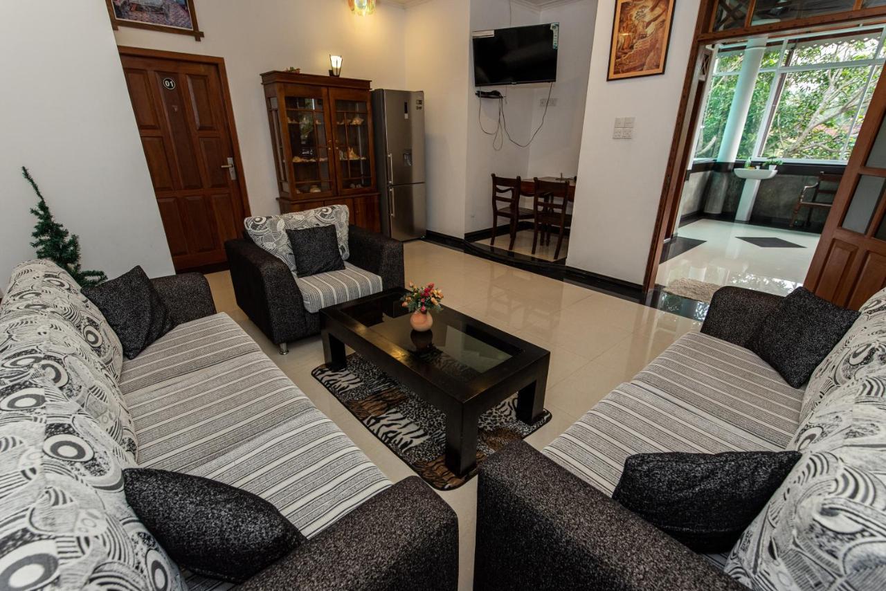 Avon Villa Hikkaduwa Buitenkant foto