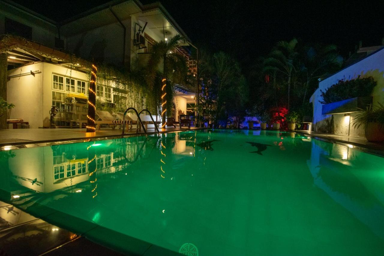 Avon Villa Hikkaduwa Buitenkant foto