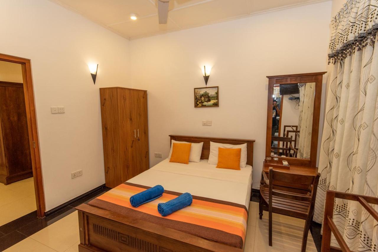 Avon Villa Hikkaduwa Buitenkant foto