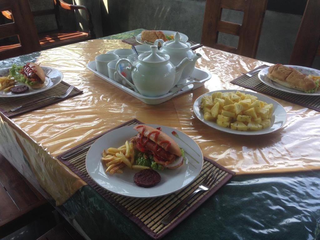 Avon Villa Hikkaduwa Buitenkant foto