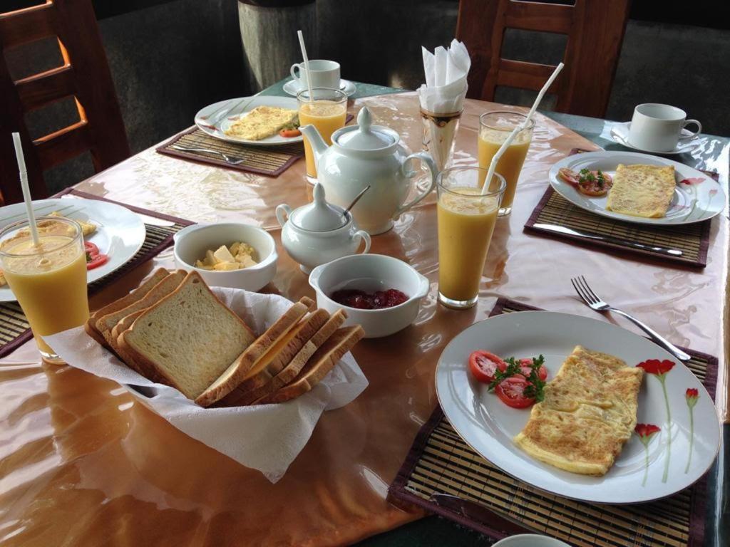 Avon Villa Hikkaduwa Buitenkant foto