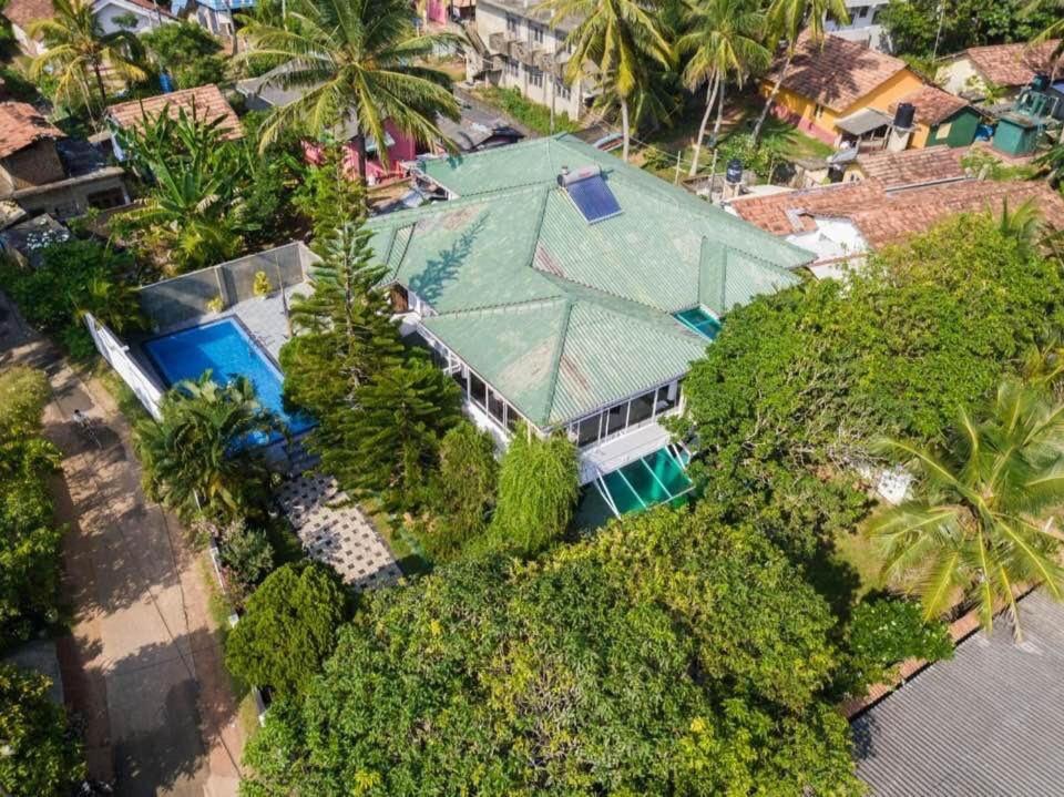 Avon Villa Hikkaduwa Buitenkant foto