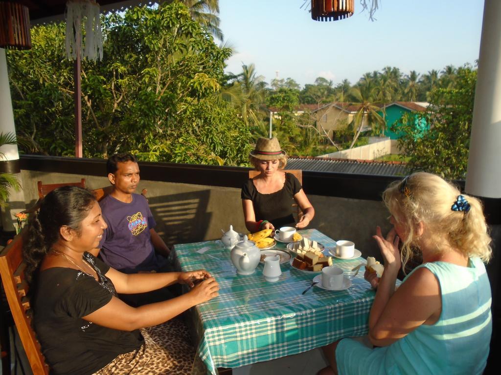 Avon Villa Hikkaduwa Buitenkant foto