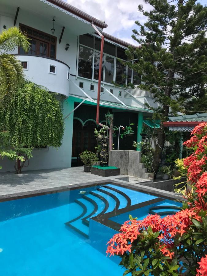 Avon Villa Hikkaduwa Buitenkant foto