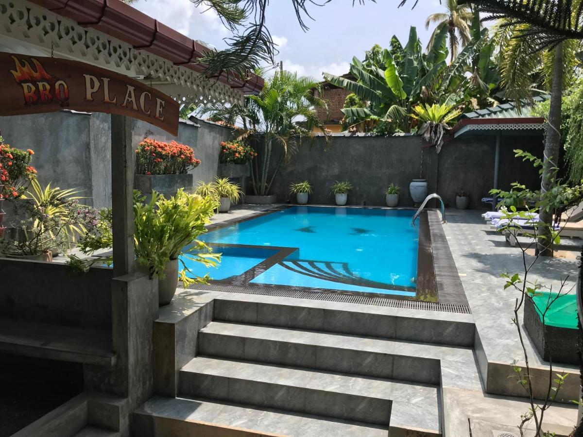Avon Villa Hikkaduwa Buitenkant foto