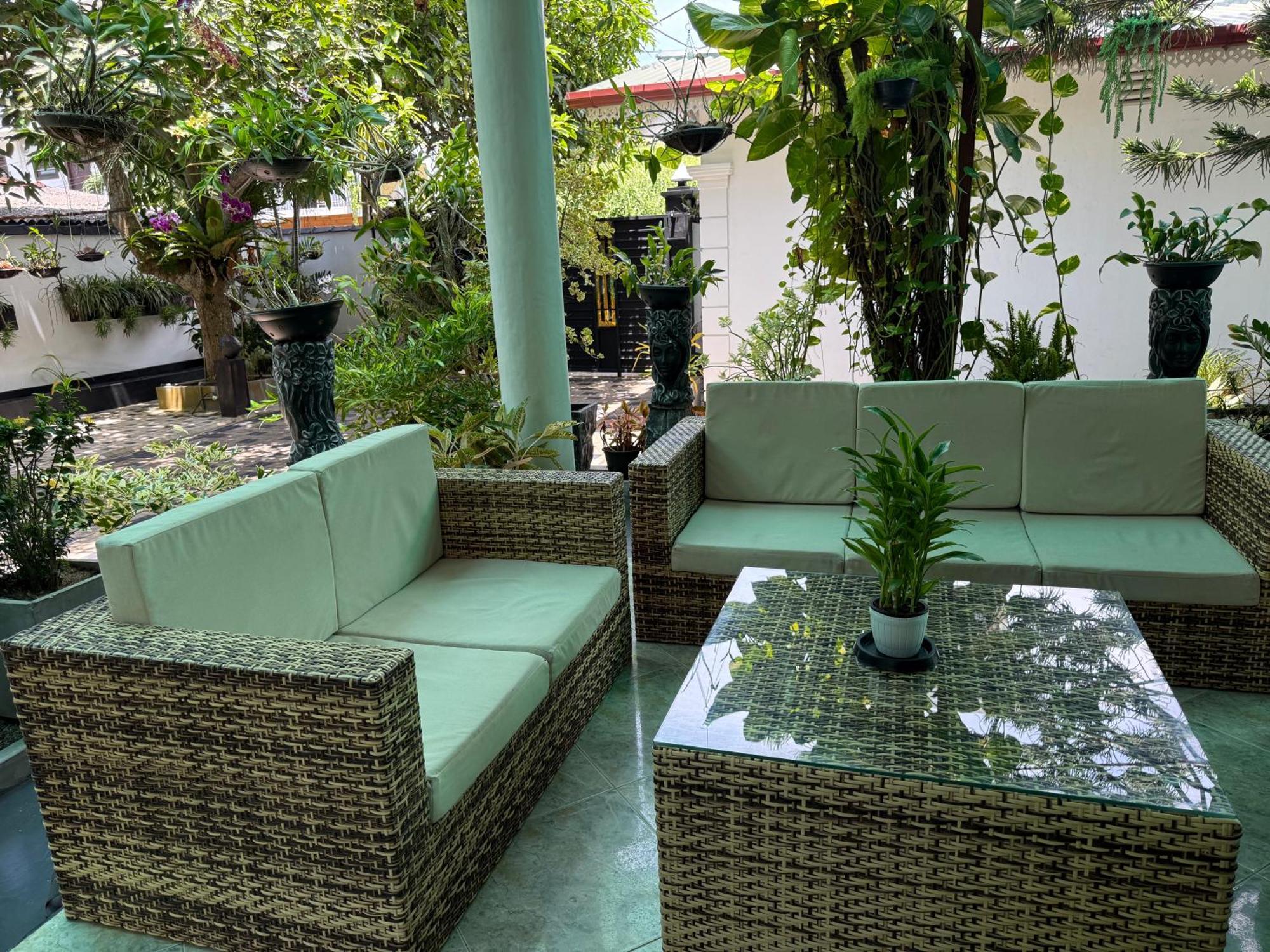 Avon Villa Hikkaduwa Buitenkant foto