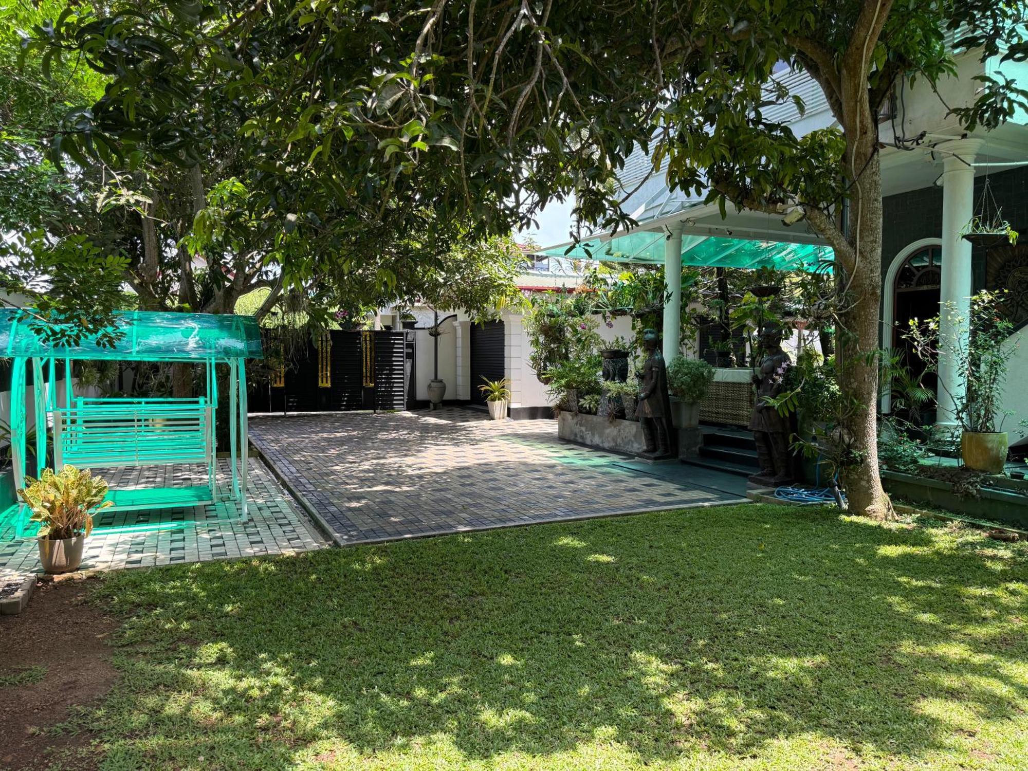 Avon Villa Hikkaduwa Buitenkant foto