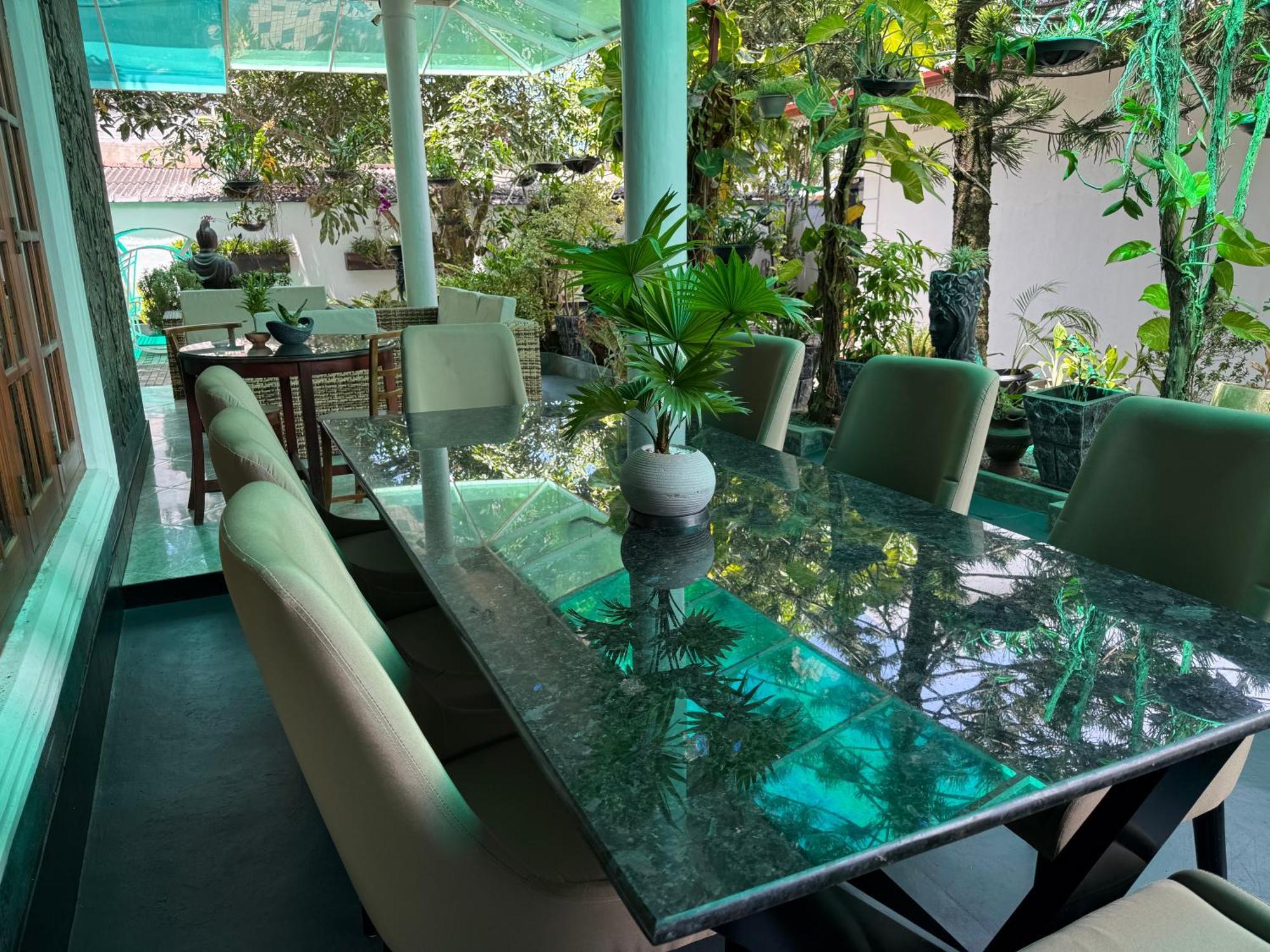 Avon Villa Hikkaduwa Buitenkant foto