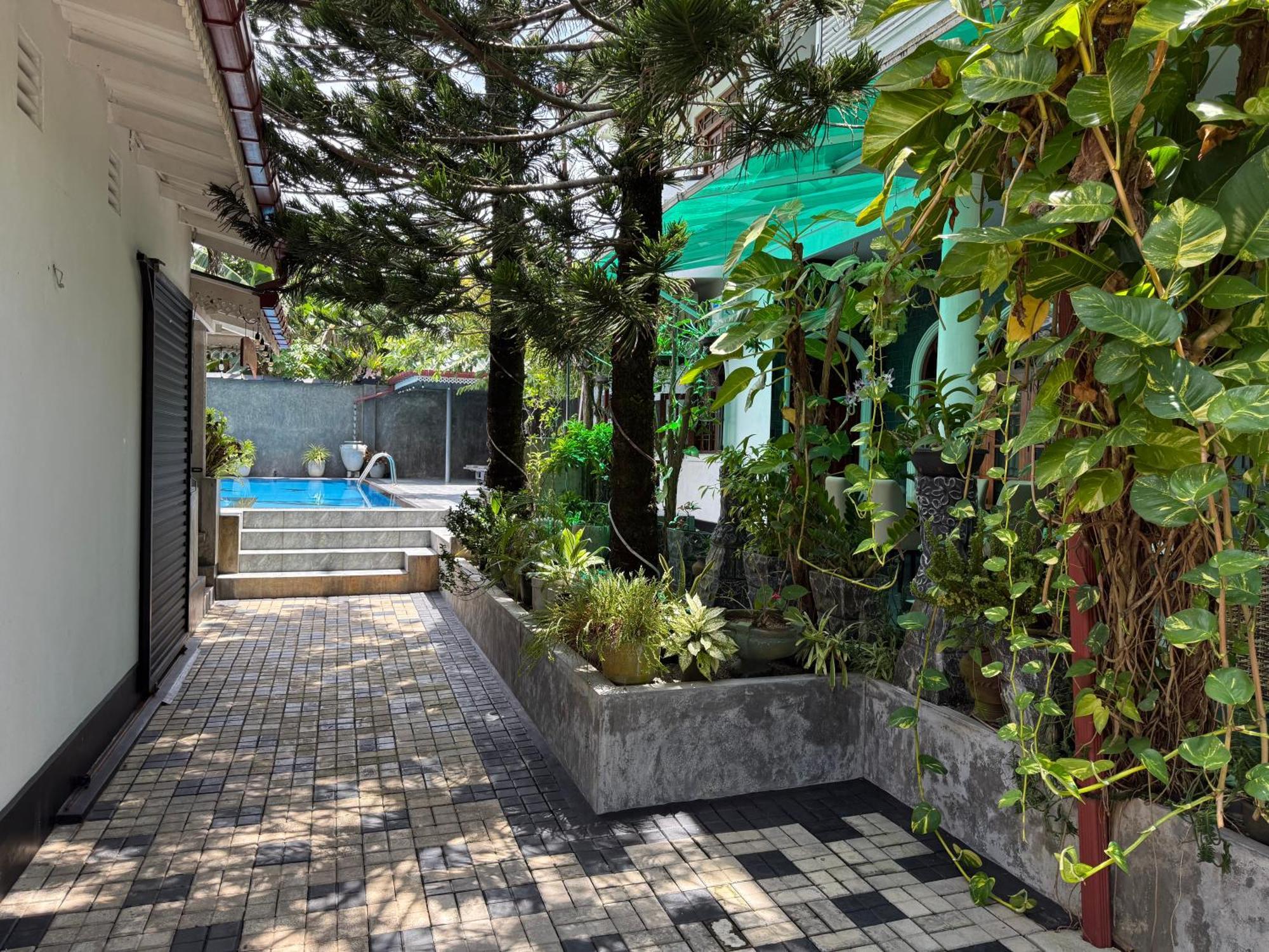 Avon Villa Hikkaduwa Buitenkant foto