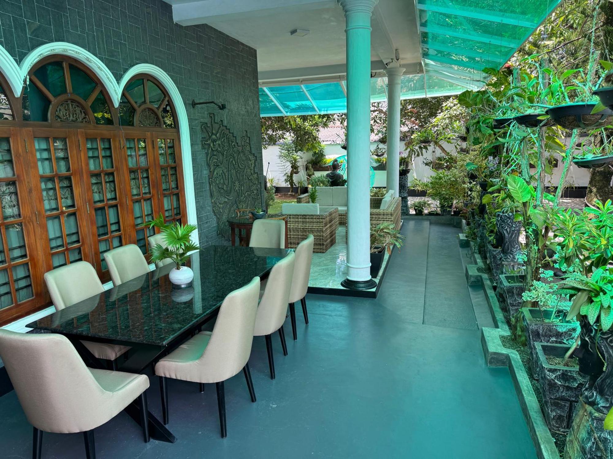 Avon Villa Hikkaduwa Buitenkant foto