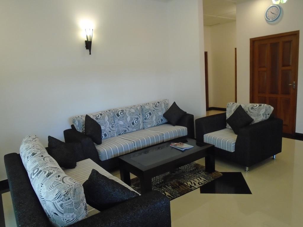 Avon Villa Hikkaduwa Buitenkant foto