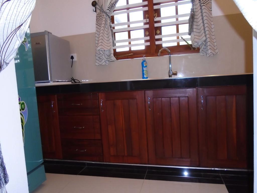 Avon Villa Hikkaduwa Buitenkant foto