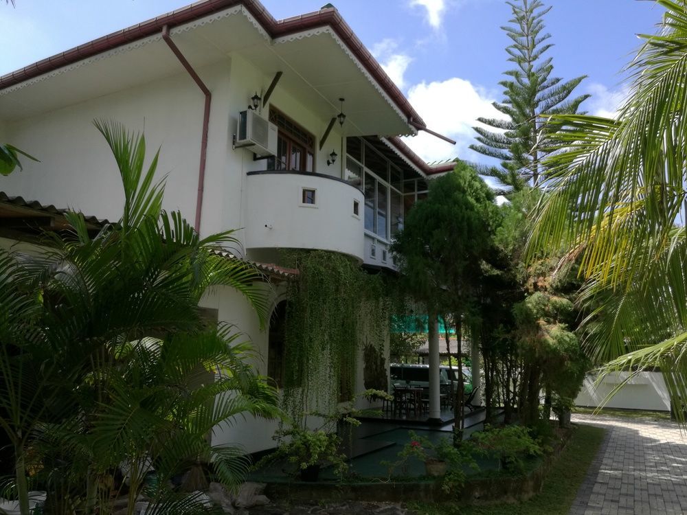Avon Villa Hikkaduwa Buitenkant foto