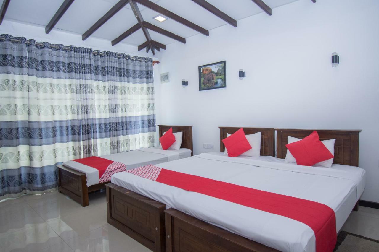 Avon Villa Hikkaduwa Buitenkant foto