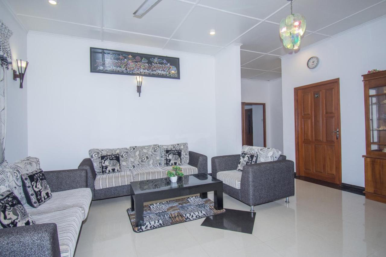 Avon Villa Hikkaduwa Buitenkant foto